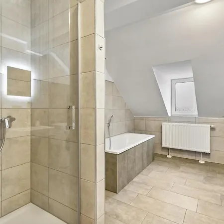 Easyapartments Stilvoll Zentral Balkon Hauptbahnhof Netflix 130m2 Apartment